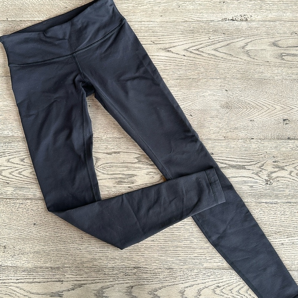 Lululemon black original wunder under legging size 6